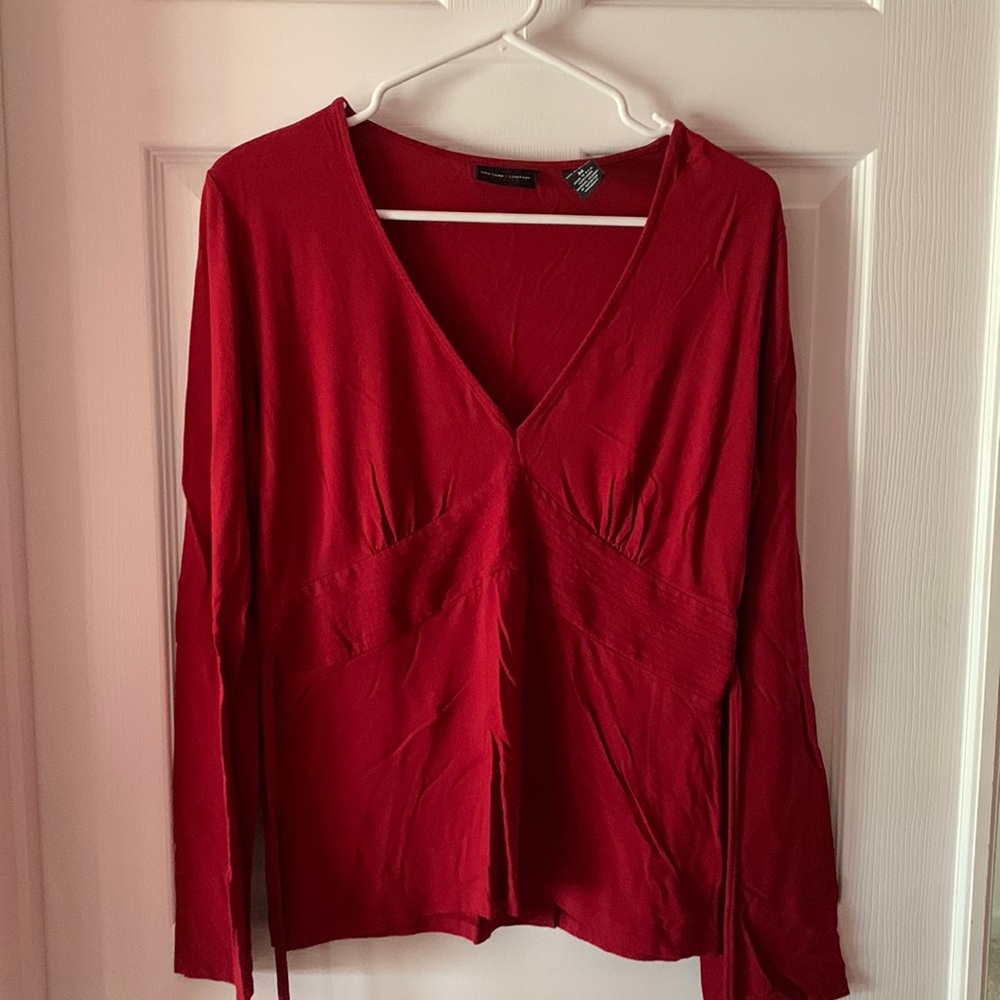 Red v neck from New York & Company